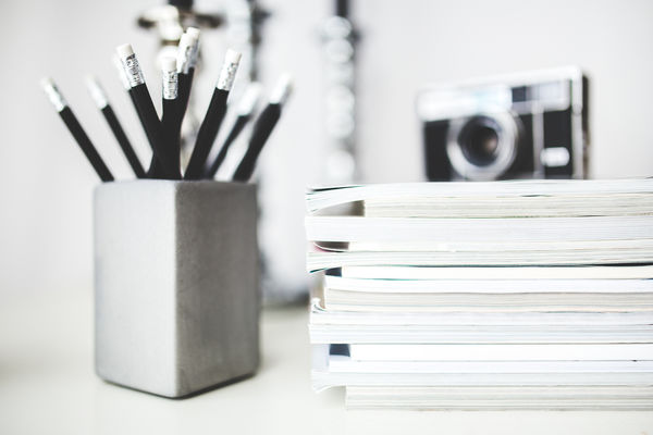 magazines-desk-work-workspace